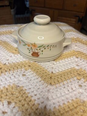 Vintage Countryside Stoneware Collection covered mini casserole dish.